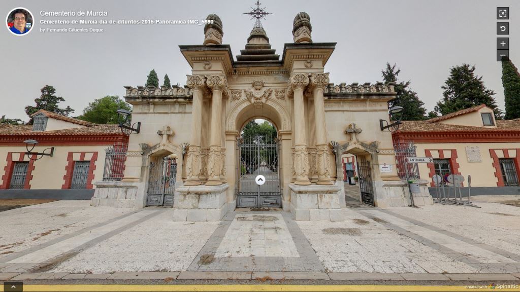 Entrada al cementerio de Murcia